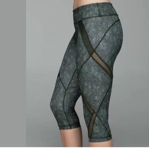 Lululemon Cool to Street Leggings Green Leaf Print